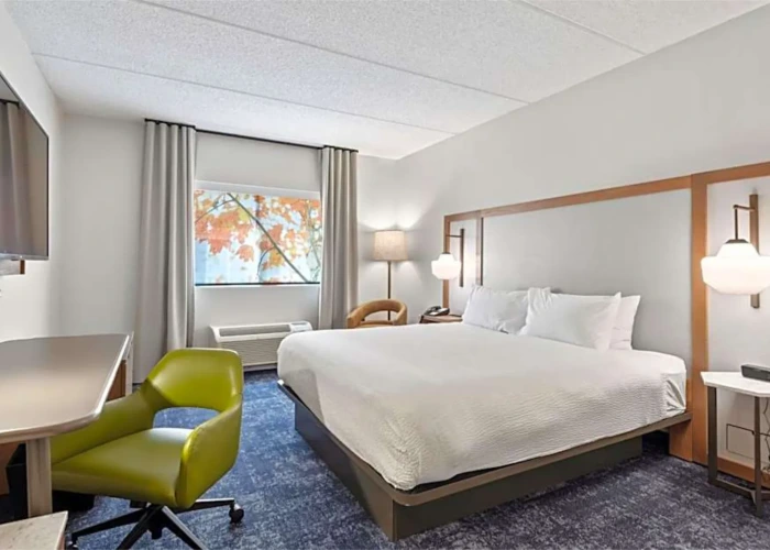 14-fis-hickory-king room