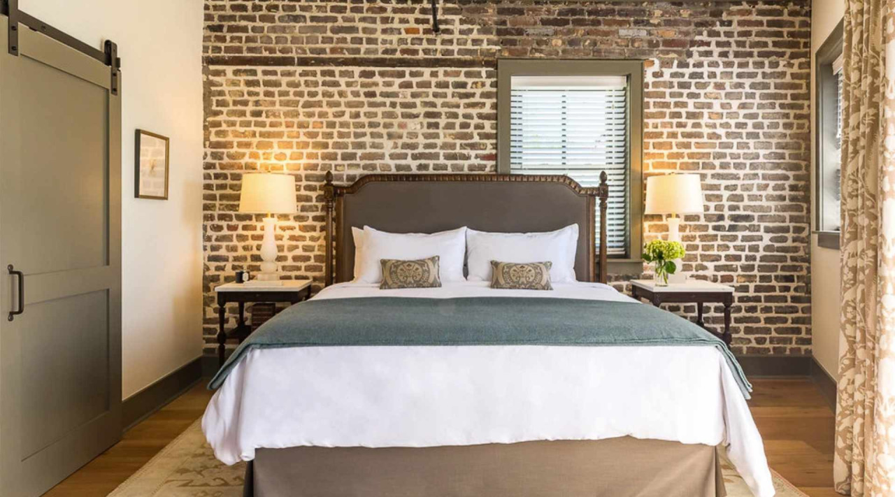 Andrew Pinckney Inn bedroom suite