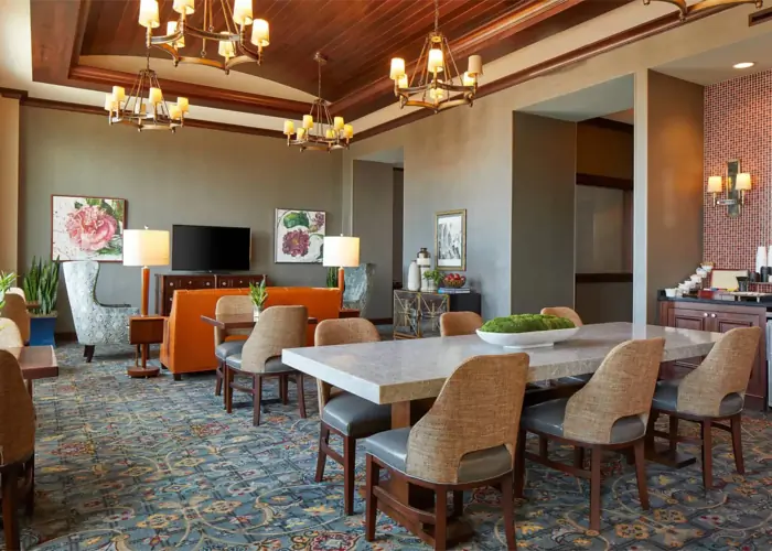 rmhscc-mgmbr-club-lounge-5821-hor-clsc