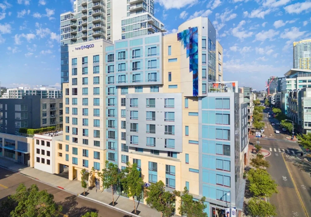 02-hotel-indigo-exterior-1