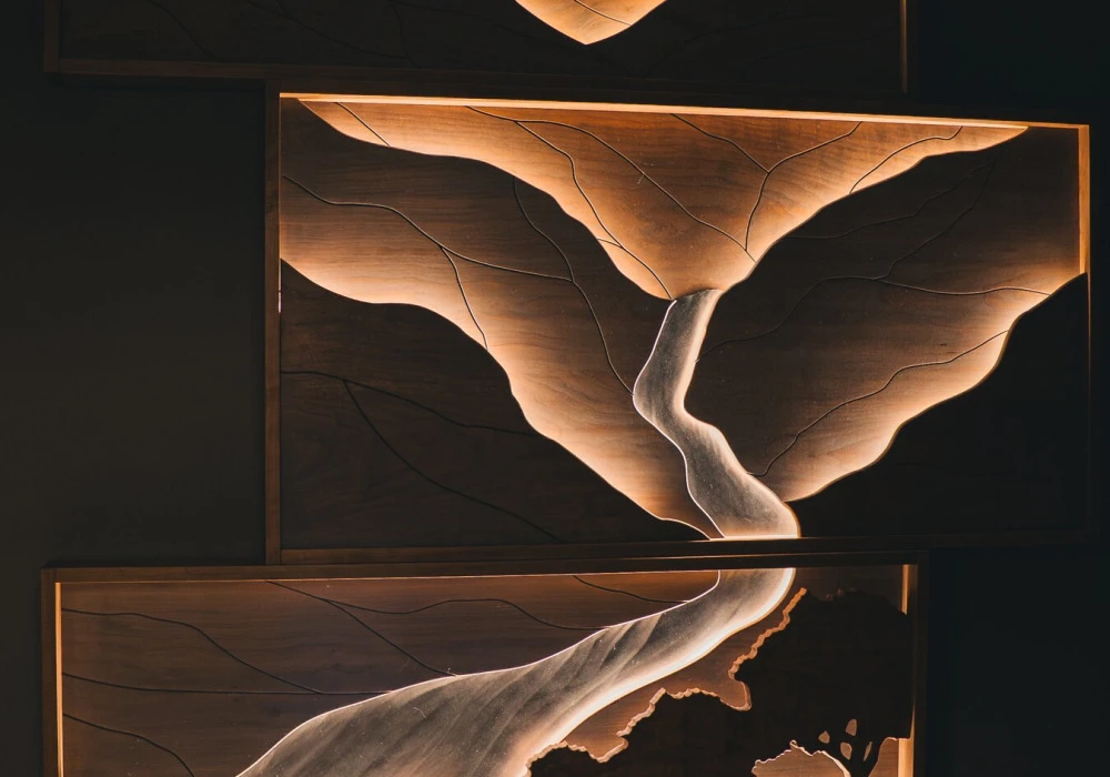 02-lit-dimensional-wall-decor-at-entry-way