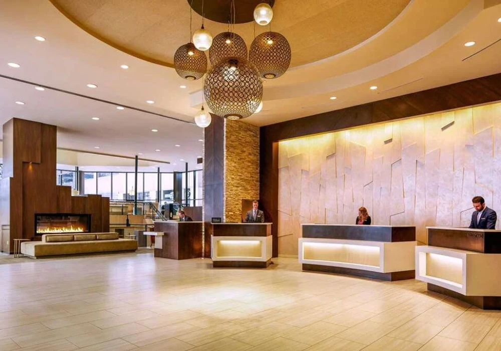 03-front-desk