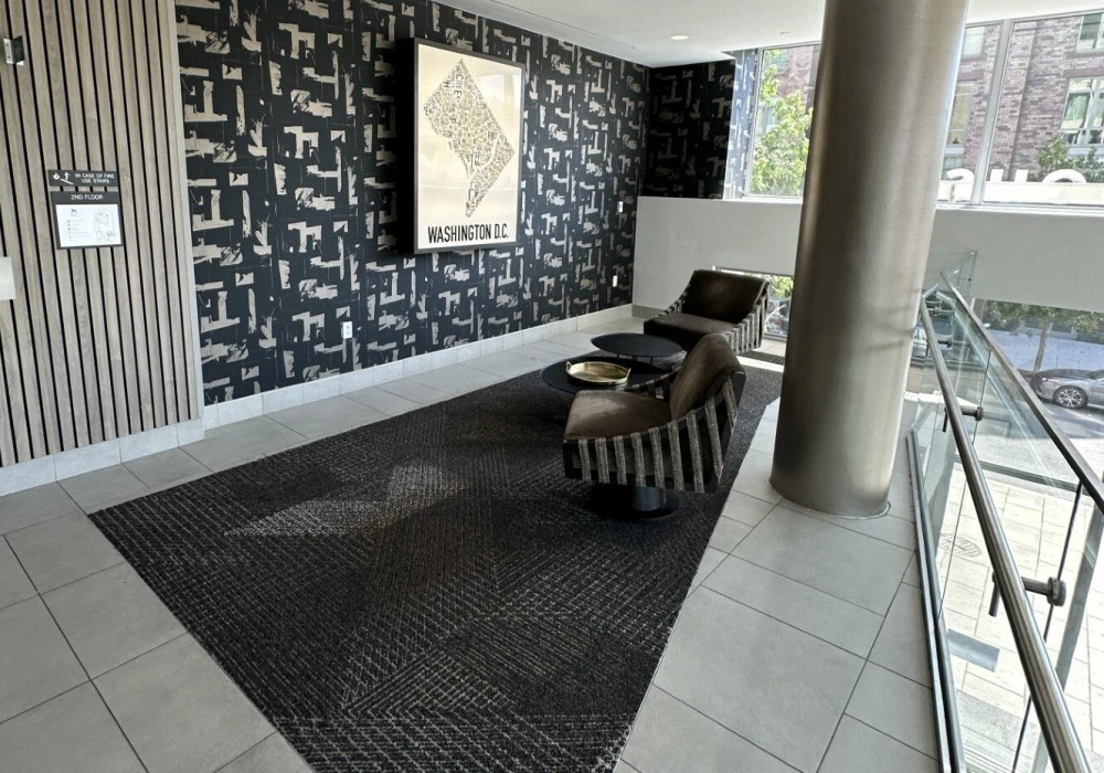 04-lobby-overlook-lounge