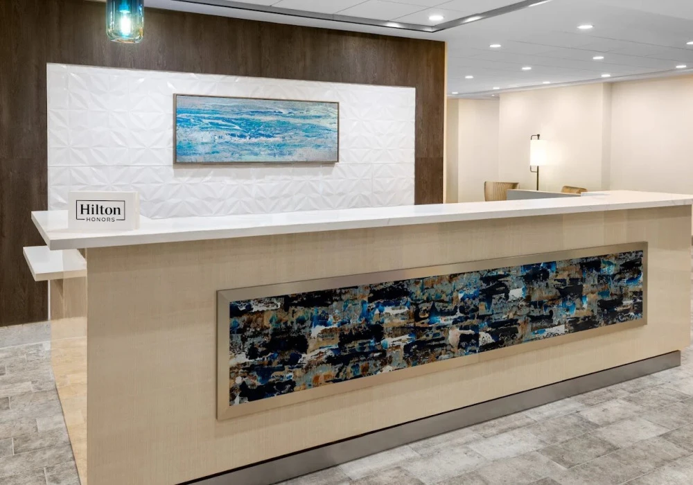 05-front-desk