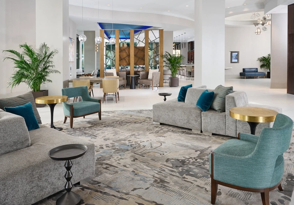 06-lmm-lobby-bar