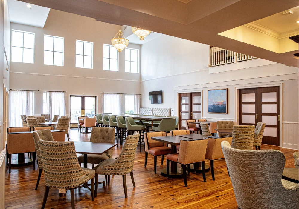 07-breakfast-area-facing-serving-section-doors-closed