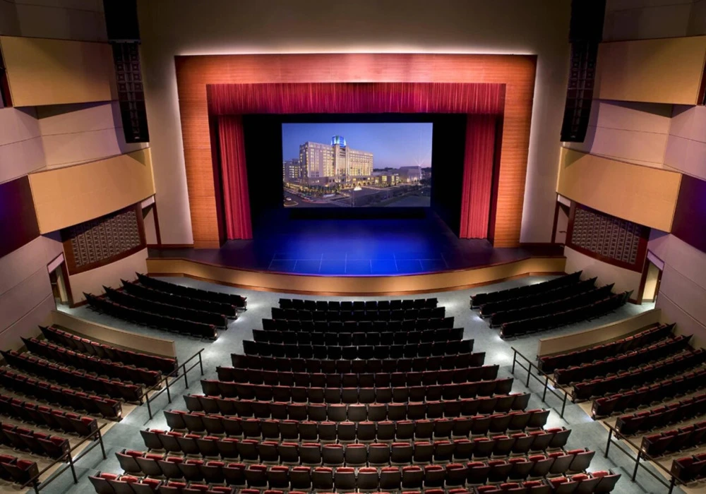 07-mgmbr-theater-0049-hor-clsc