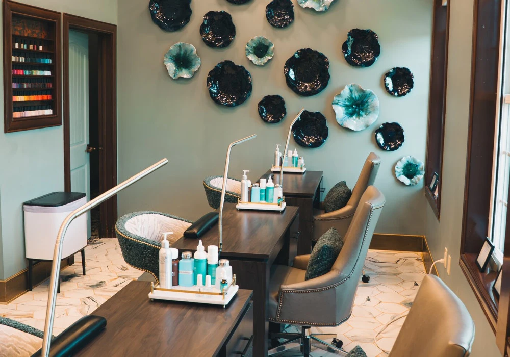 07-nail-salon-1-2