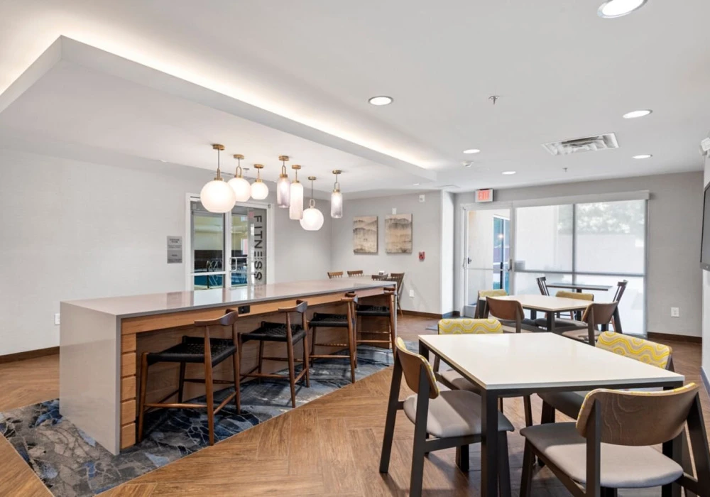 08-breakfast-seating-fih