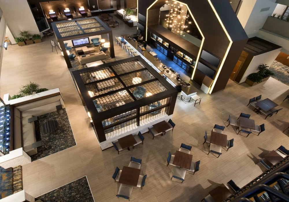 08-kna-oh-col-emb-lobby-bar-night-2