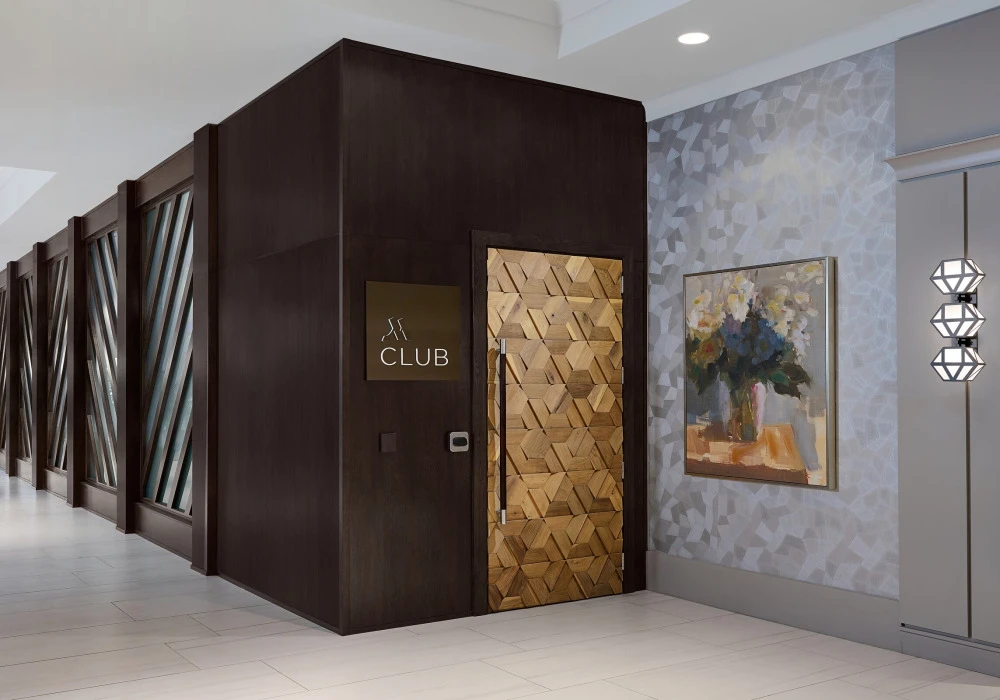 09-lmm-mclub-door-01-2