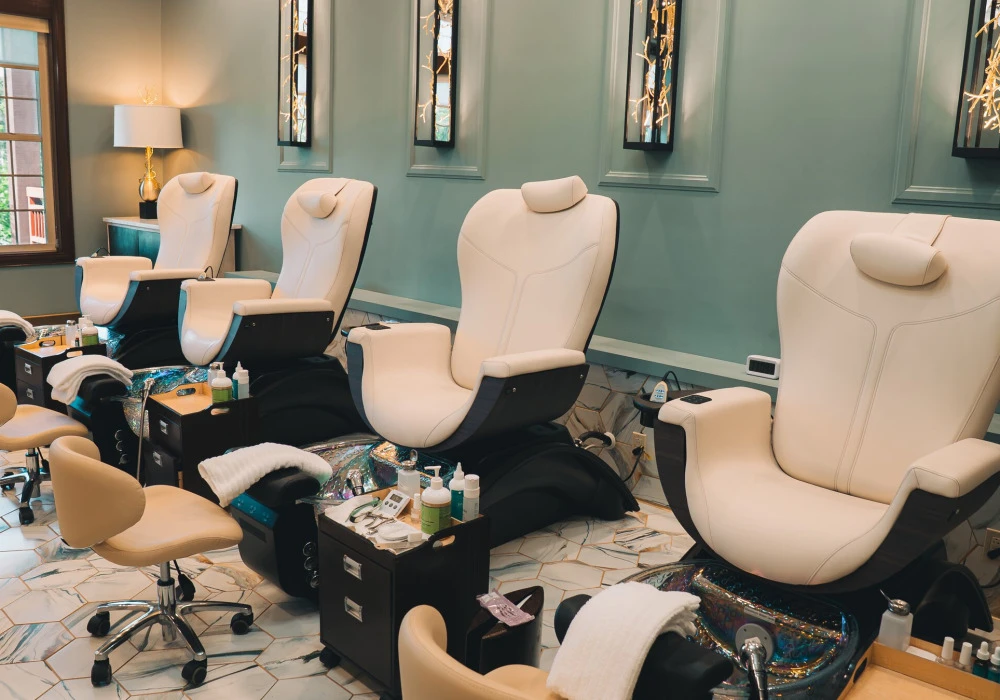 10-nail-salon-4