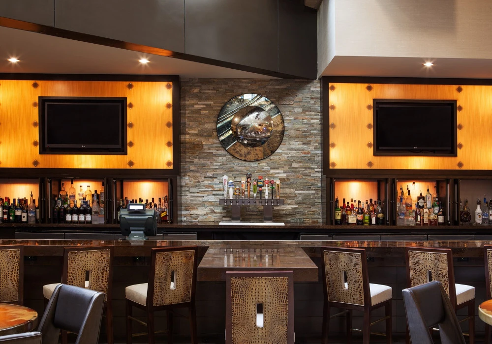 10-restaurant-bar