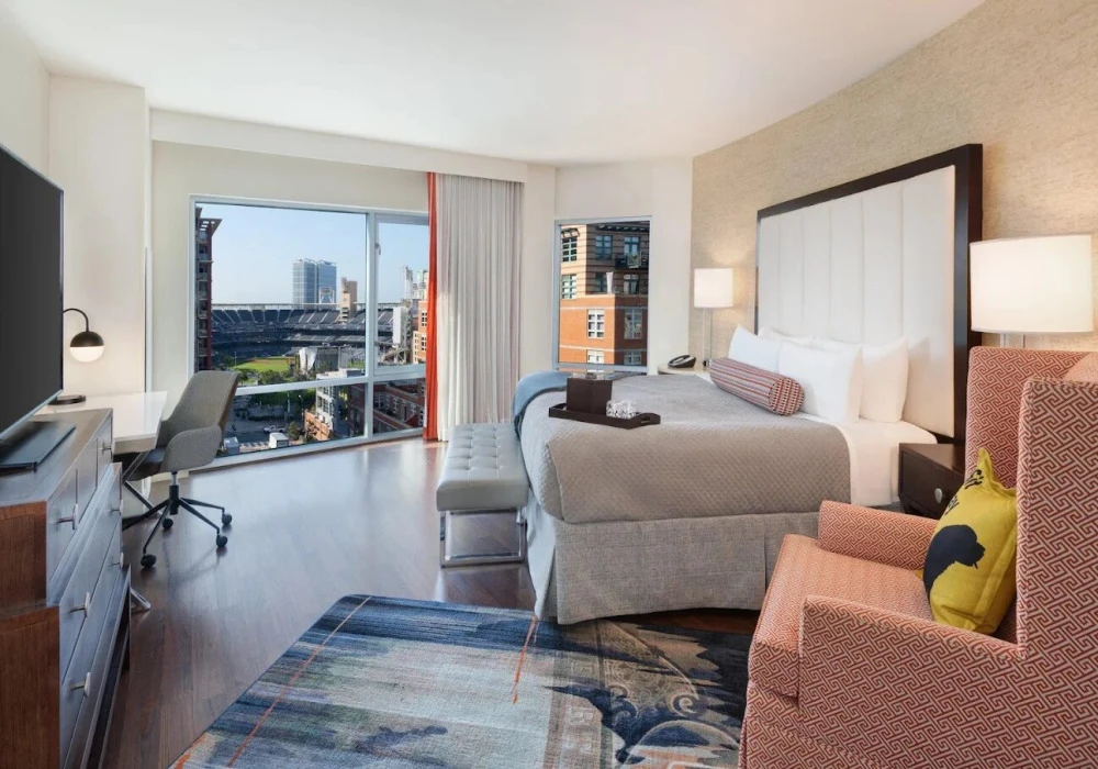 11-king-room