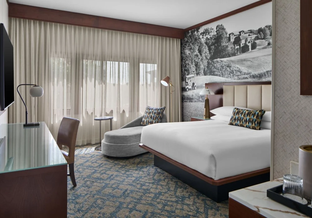12-mc-mgmmm-king-guestroom-35443-classic-hor