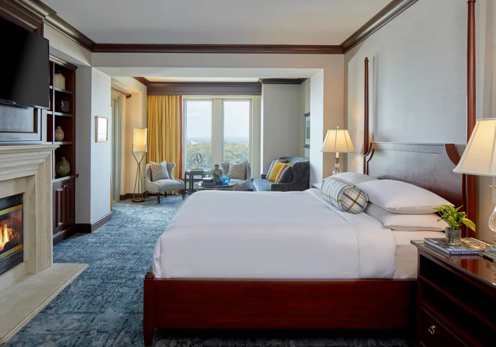 12-mgmbr-governors-bedroom-5833-hor-clsc