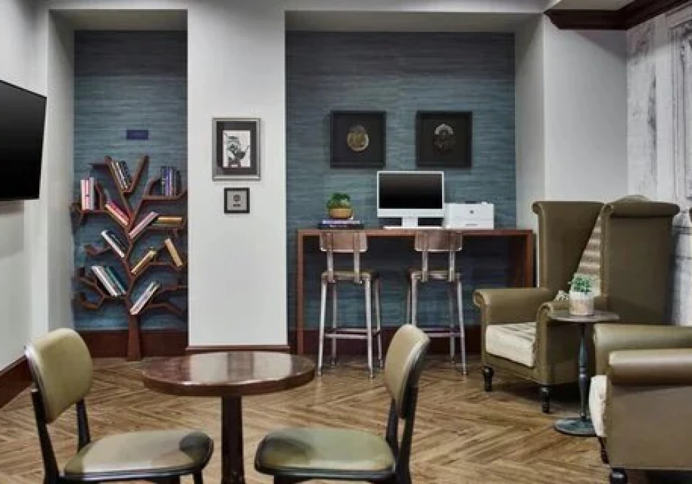 14-club-lounge