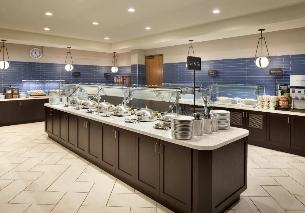 14-cmhce-breakfast-area-1172784-2