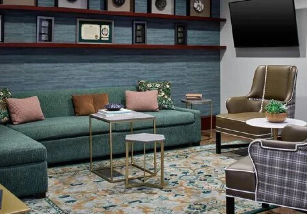 15-club-lounge