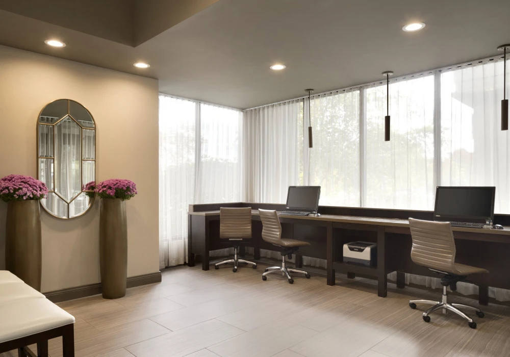 15-cmhce-business-center-1172812-2