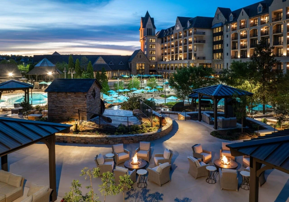 17-pool-exterior