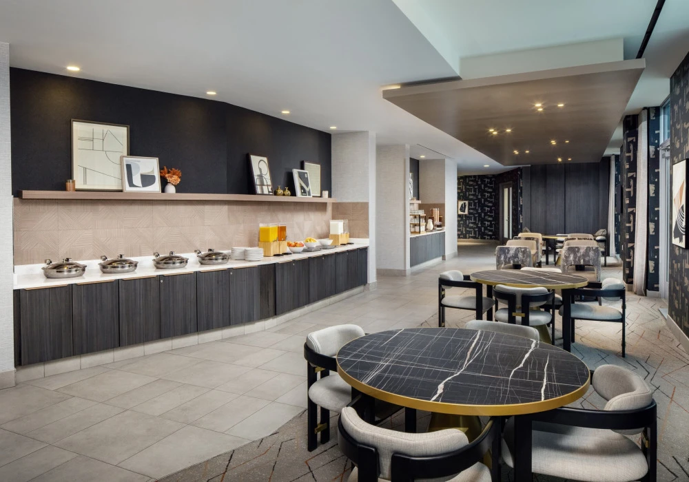 18-guest-kitchen-dining-lounge