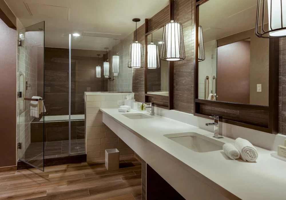 20-suite-guest-bath