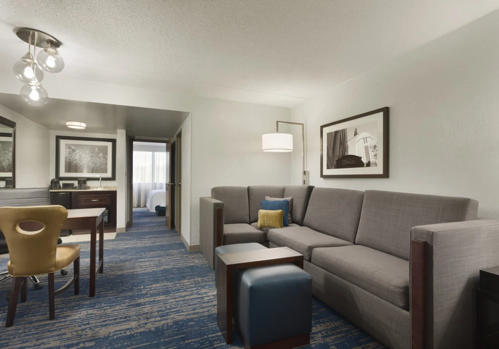 22-cmhce-1-king-1-bedroom-suite-1172742-2