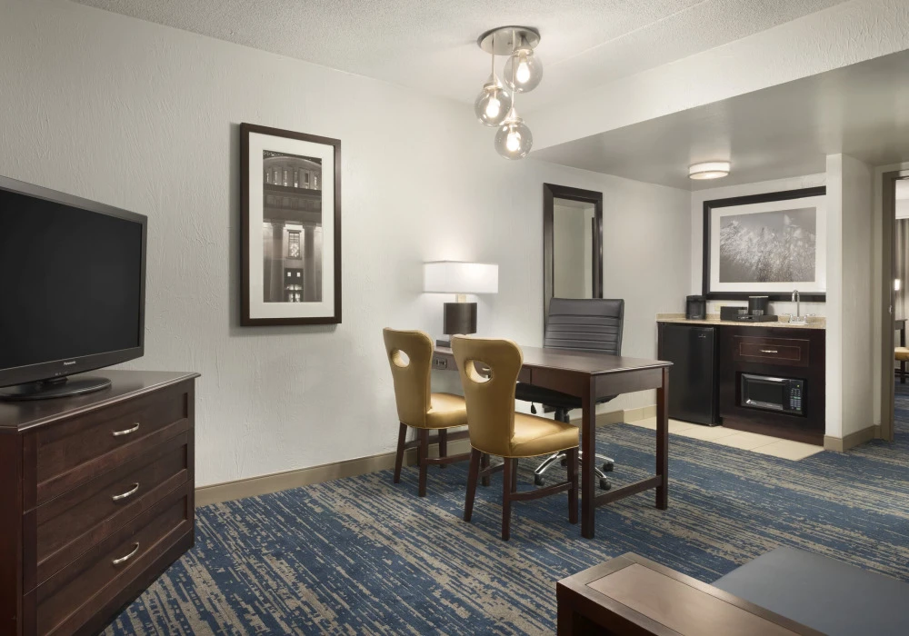 22-cmhce-2-double-1-bedroom-suite-1172728-2
