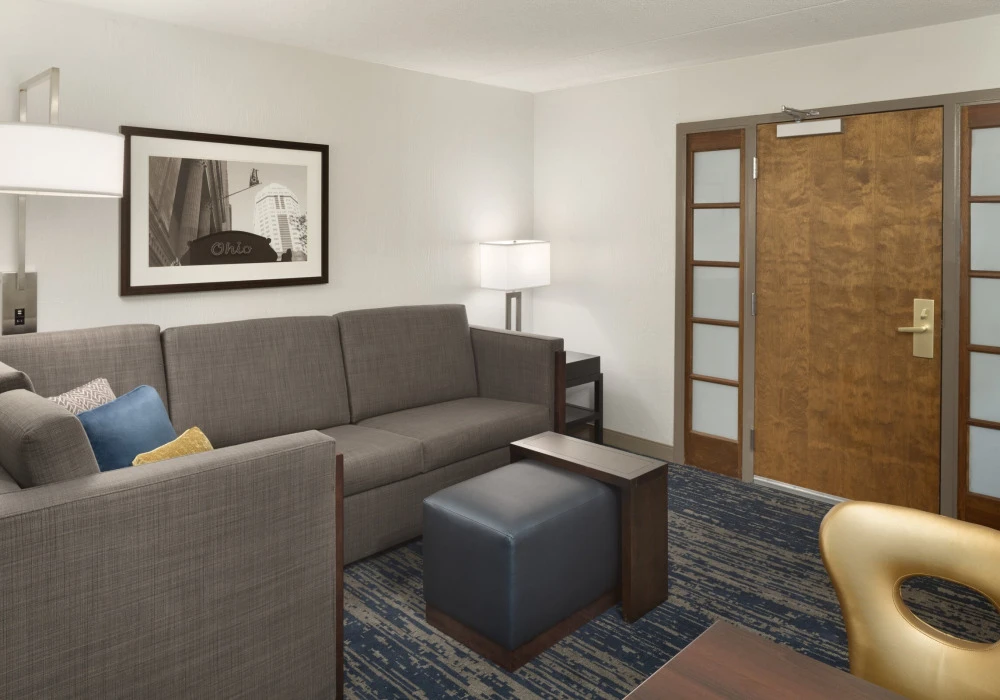 23-cmhce-bedroom-suite-1172730-2