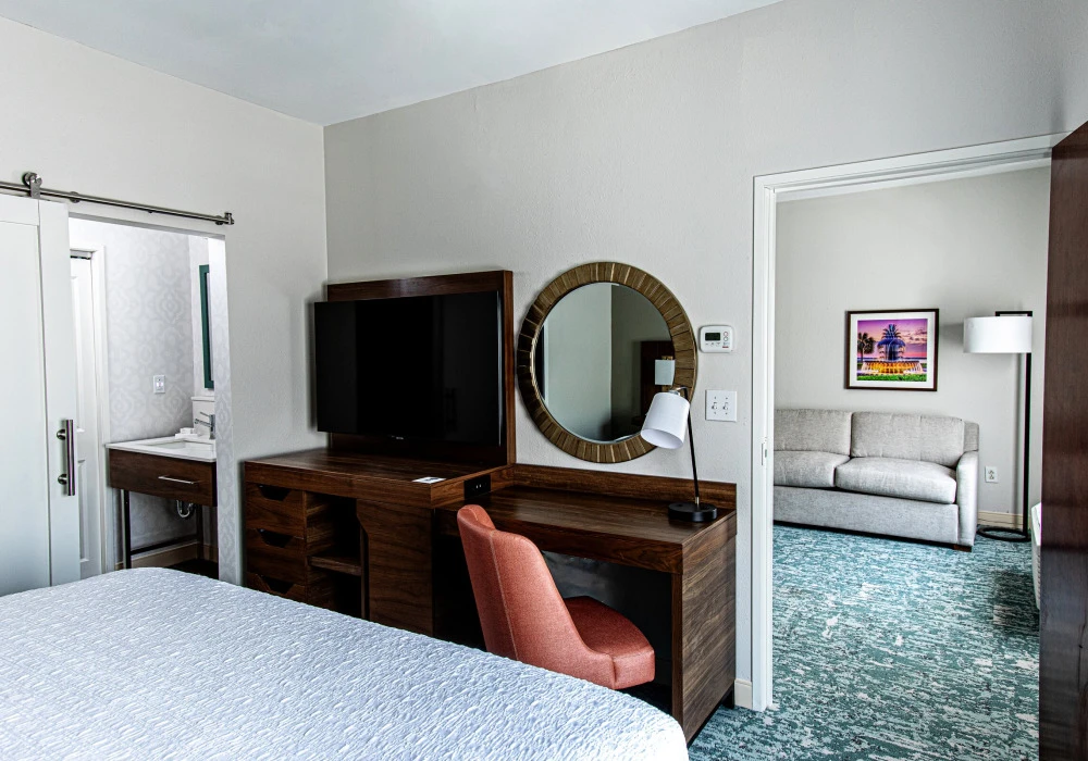 24-kxte-suite-living-room-and-bath