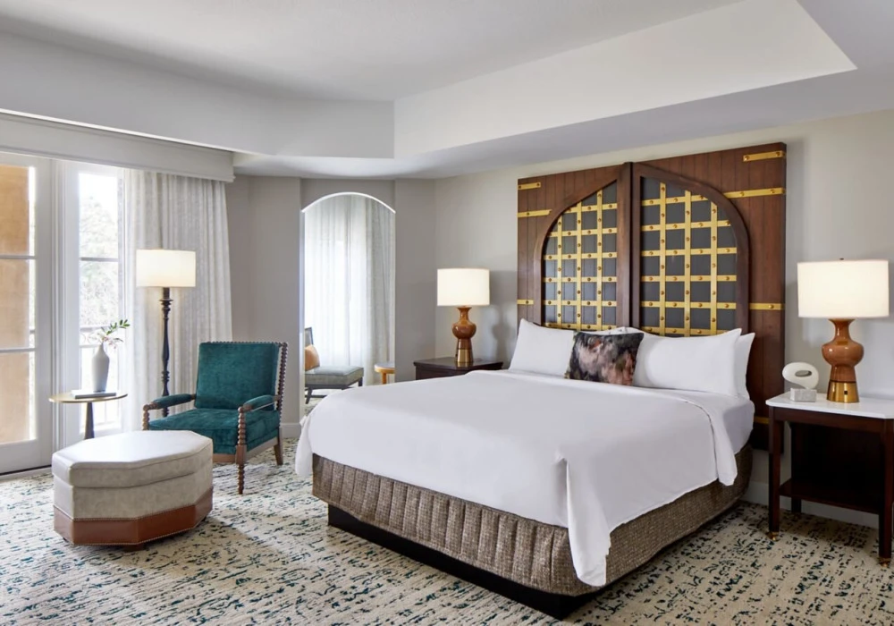 24-tower-king-suite