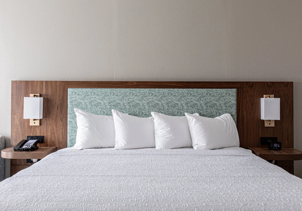 25-kxwe-king-bed