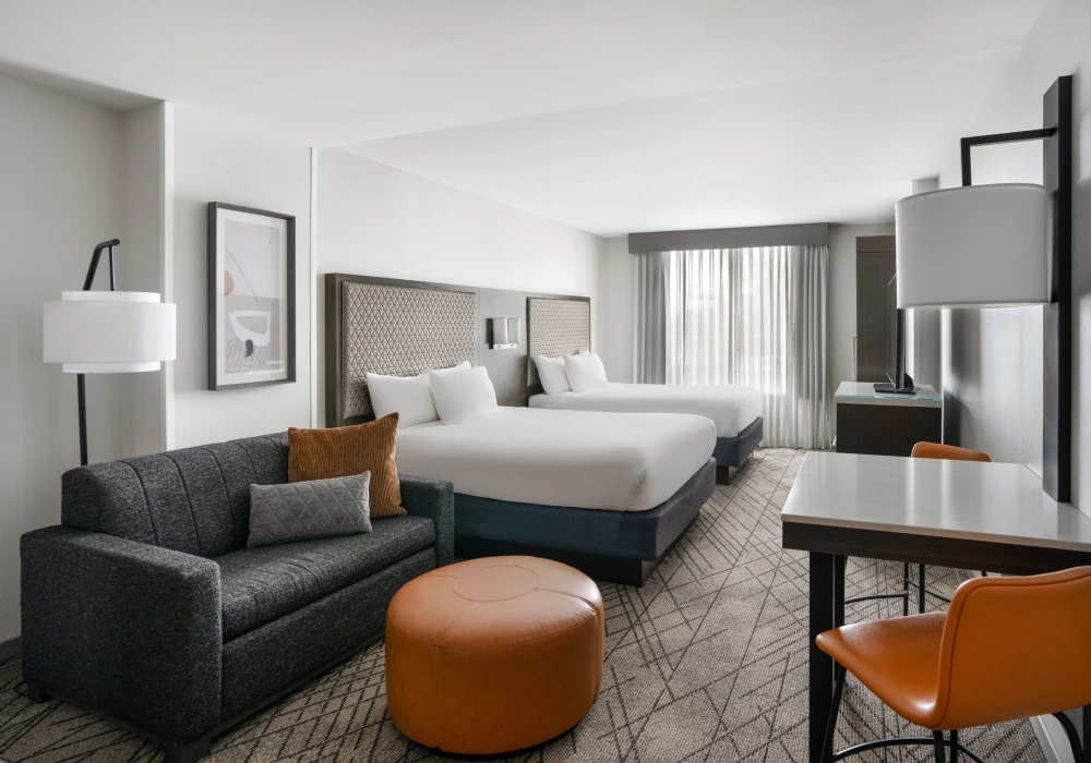 26-queen-queen-suite-with-sleeper-and-hightop-dining