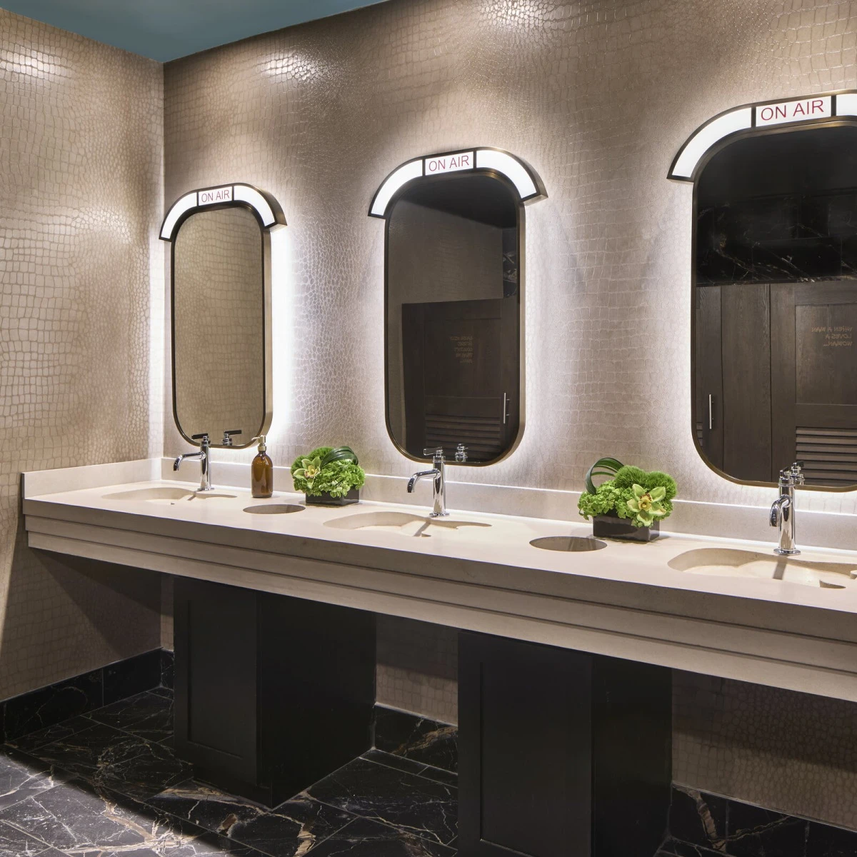 26-rh-mslbr-wowbathroom