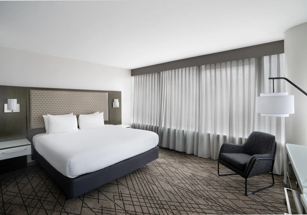 28-corner-king-suite
