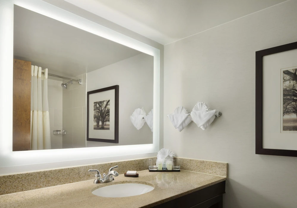 29-cmhce-bathroom-1172752-2