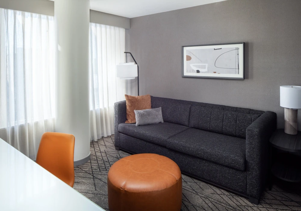 30-extended-suite-lounge-working-area