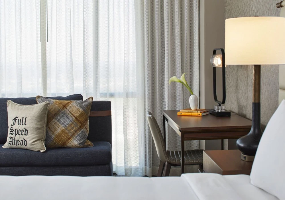 35-br-mobrv-king-room-3-33636-classic-hor