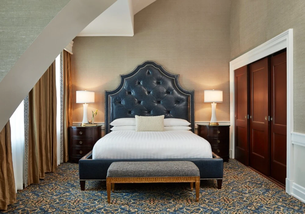 52-presidential-suite-headboard
