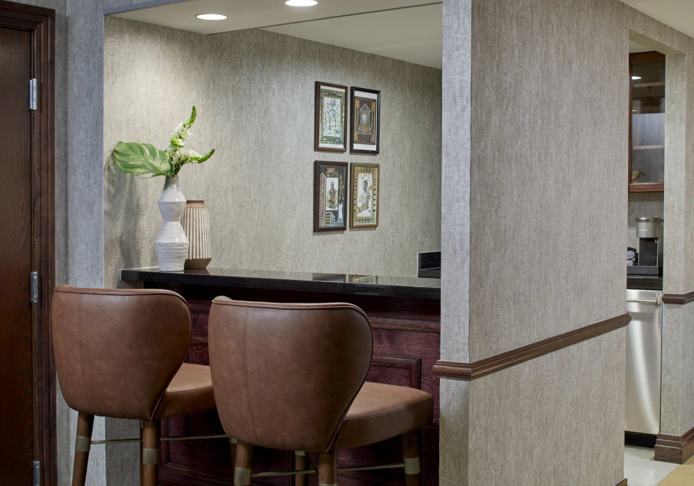 60-mobrvp-hospitalitysuite5