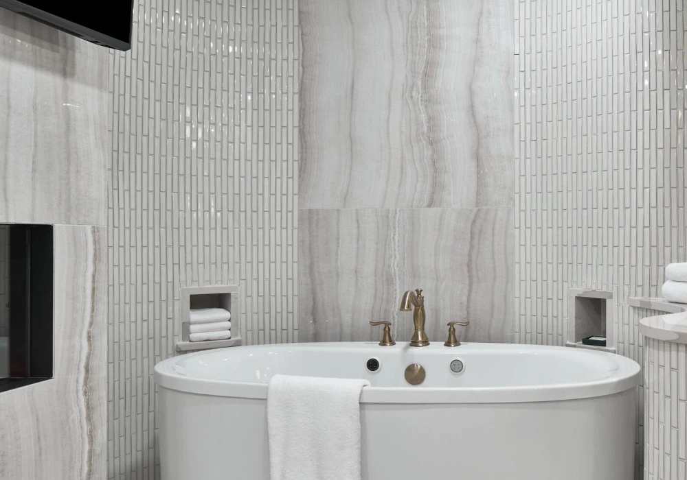 78-mh-mslmc-pressuit-mainbath3