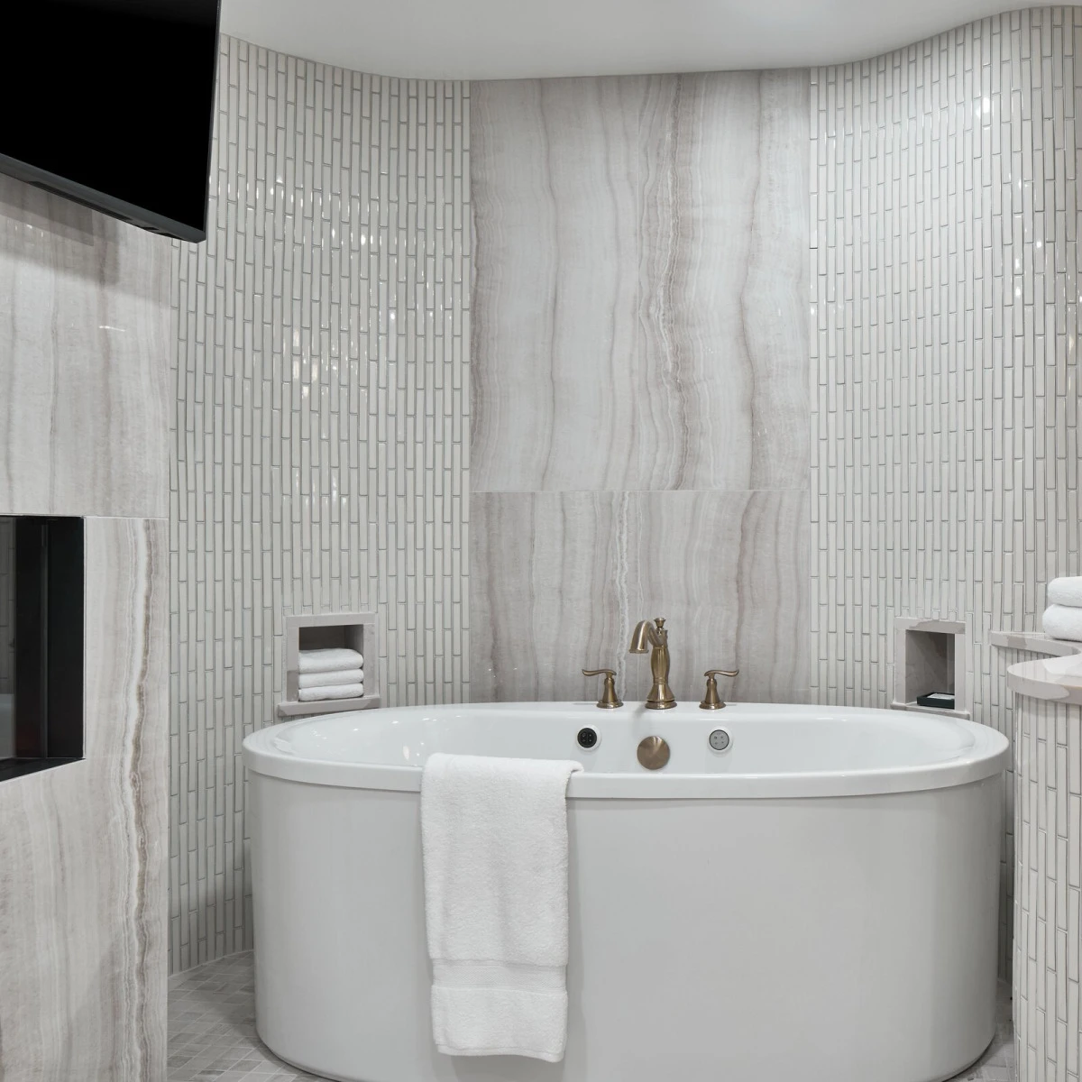 78-mh-mslmc-pressuit-mainbath3